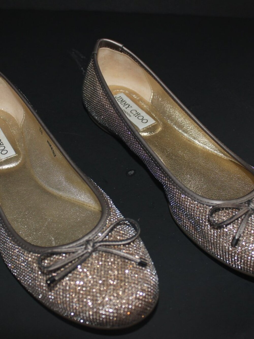 NWOB JIMMY CHOO WOMENS GOLD GLITTER BALLET BOW FLATS SZ. (38) 7.5-8